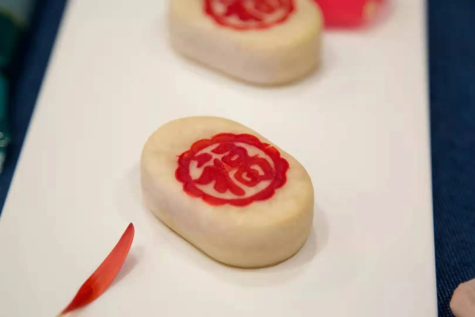 Источник завод свежий праздника середины осени Mooncakes течет заварной крем с пятью орехи
