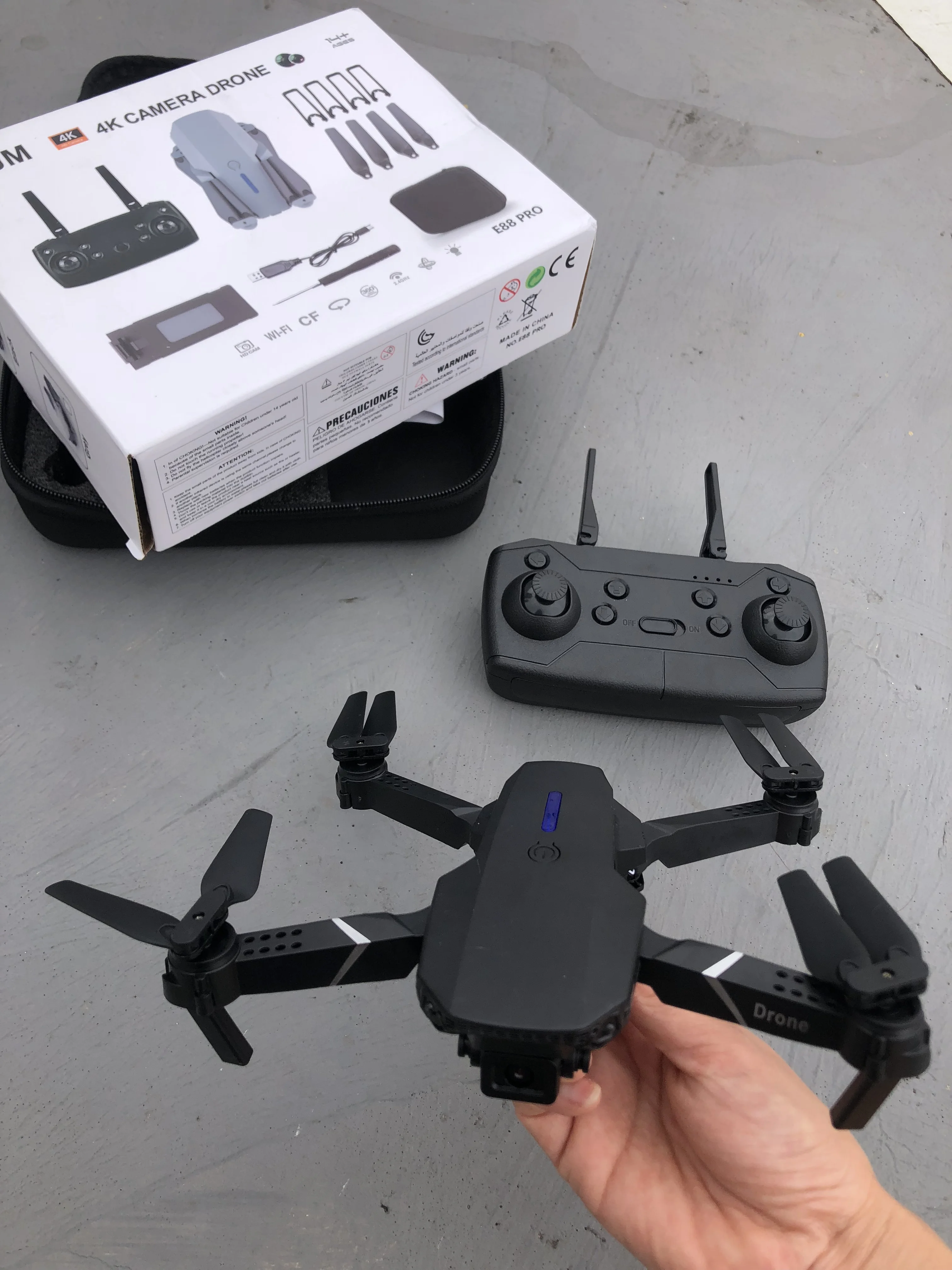 2023 Best Seller E88 drone foldable Dual  Cameras 4K Mini Toy Kids  easy to carry folding remote dron for sale beginner drones