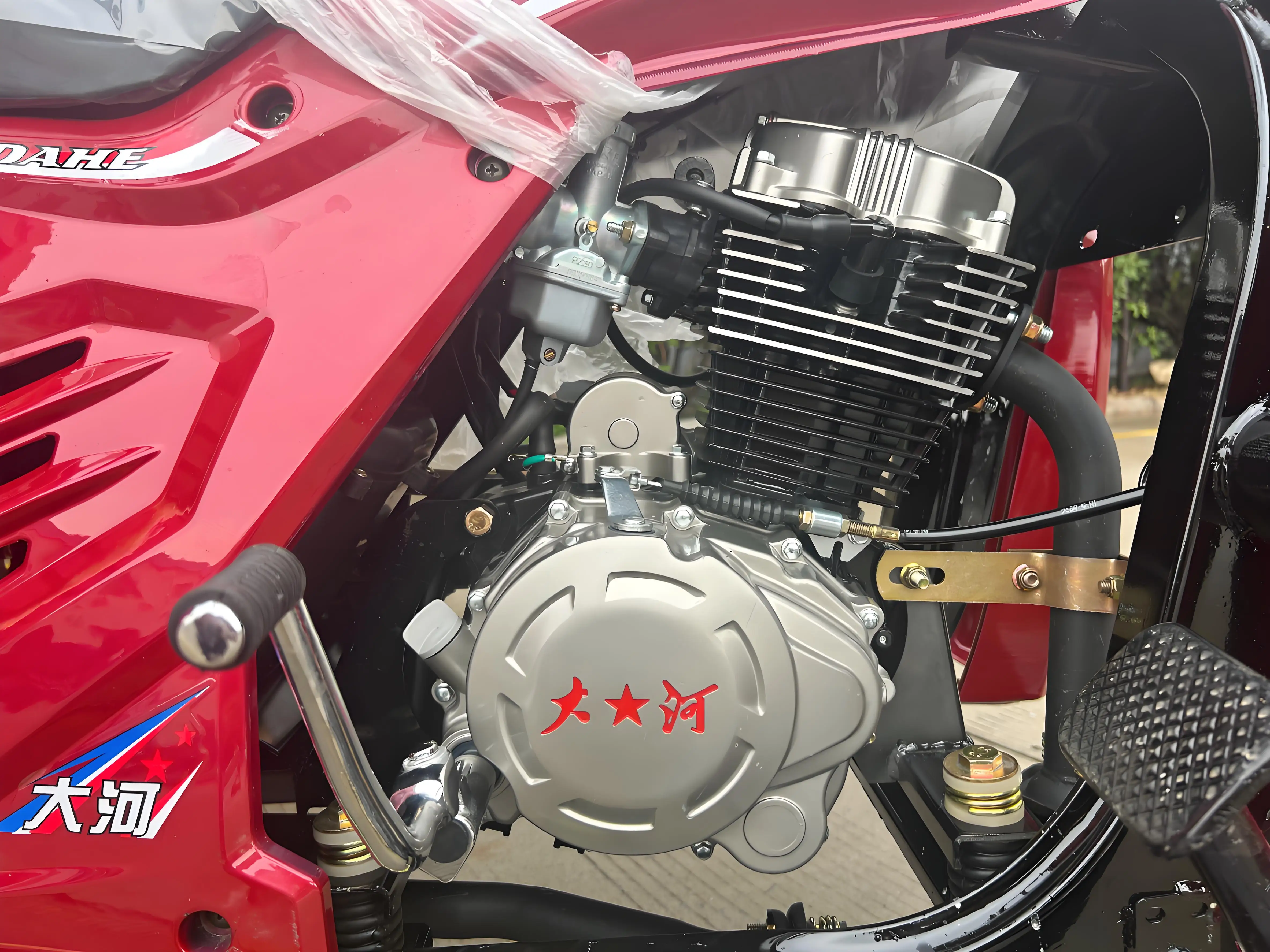 New Style 150cc Tricycle Passenger And Cargo Tricycle Motorcycle Fuel Gasoline 3 Wheels Motorcycle Gasoline Cargo Tricycle