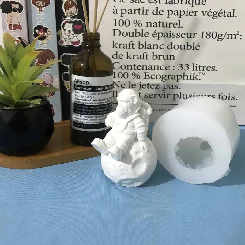 Cement Aromatherapy Mold Sitting Planet Little Monkey Grinding Tool Gorilla Astronaut Spaceman Decoration Fragrant Stone