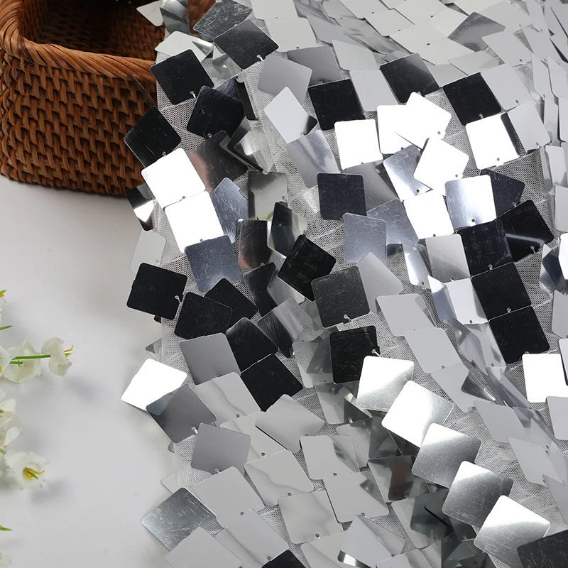 Красочный 100% полиэстер, низкая цена, геометрический дизайн блесток, тюль, кружево, сетка, вышивка, 25 мм, квадратные блестки, ткань для одежды