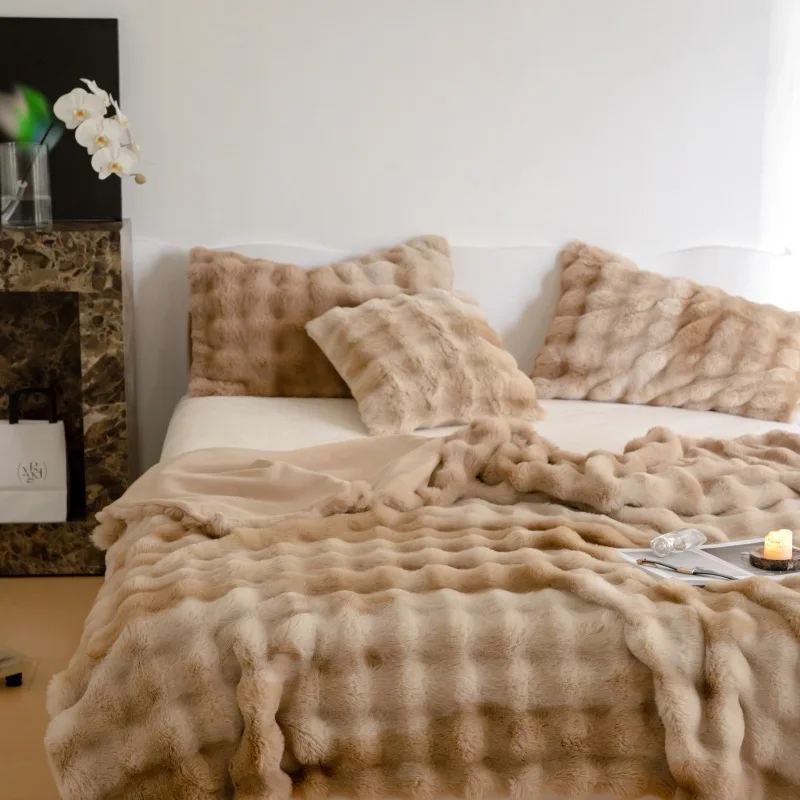 TS Good Price Winter Vanity Living Faux Fur Oversized Throw Blanket Bedding Faux Rabbit Fur Blanket Fluffy Blanket With Pillow