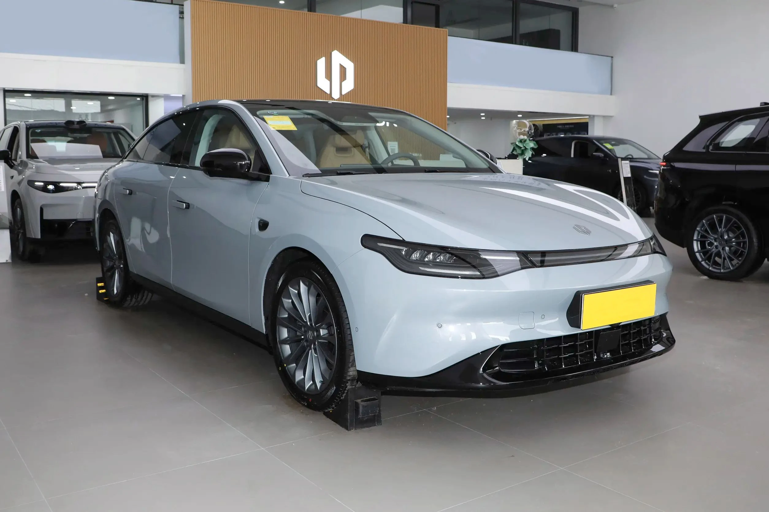 New Energy Car 4 Door 5 Seat Medium and large Car Pure Electric Car Leapmotor C01 Hybrid 2024 Smart Leap Motor C01 in Stock