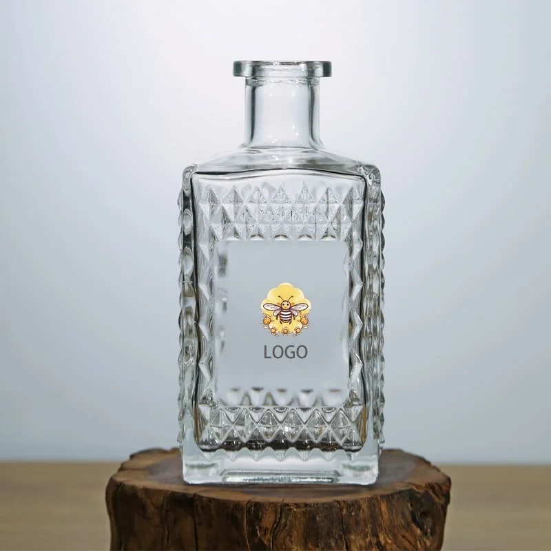 Luxurious 750ml Square Glass Bottle with Cork Lid for Distilled Spirits