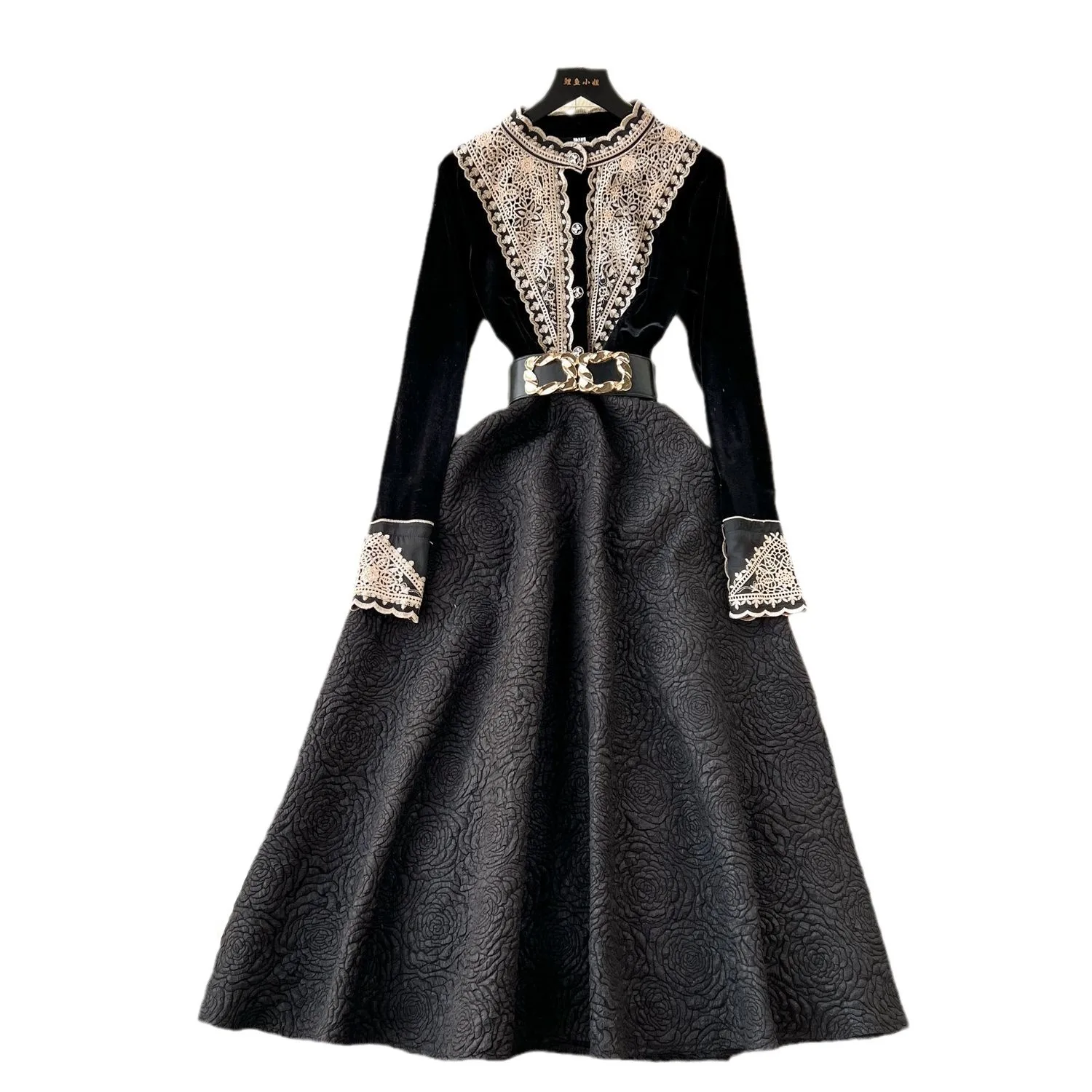 Vintage Court Style court dress Heavy Embroidery Velvet Long Sleeve Designer lace evening dress with Heavy duty process