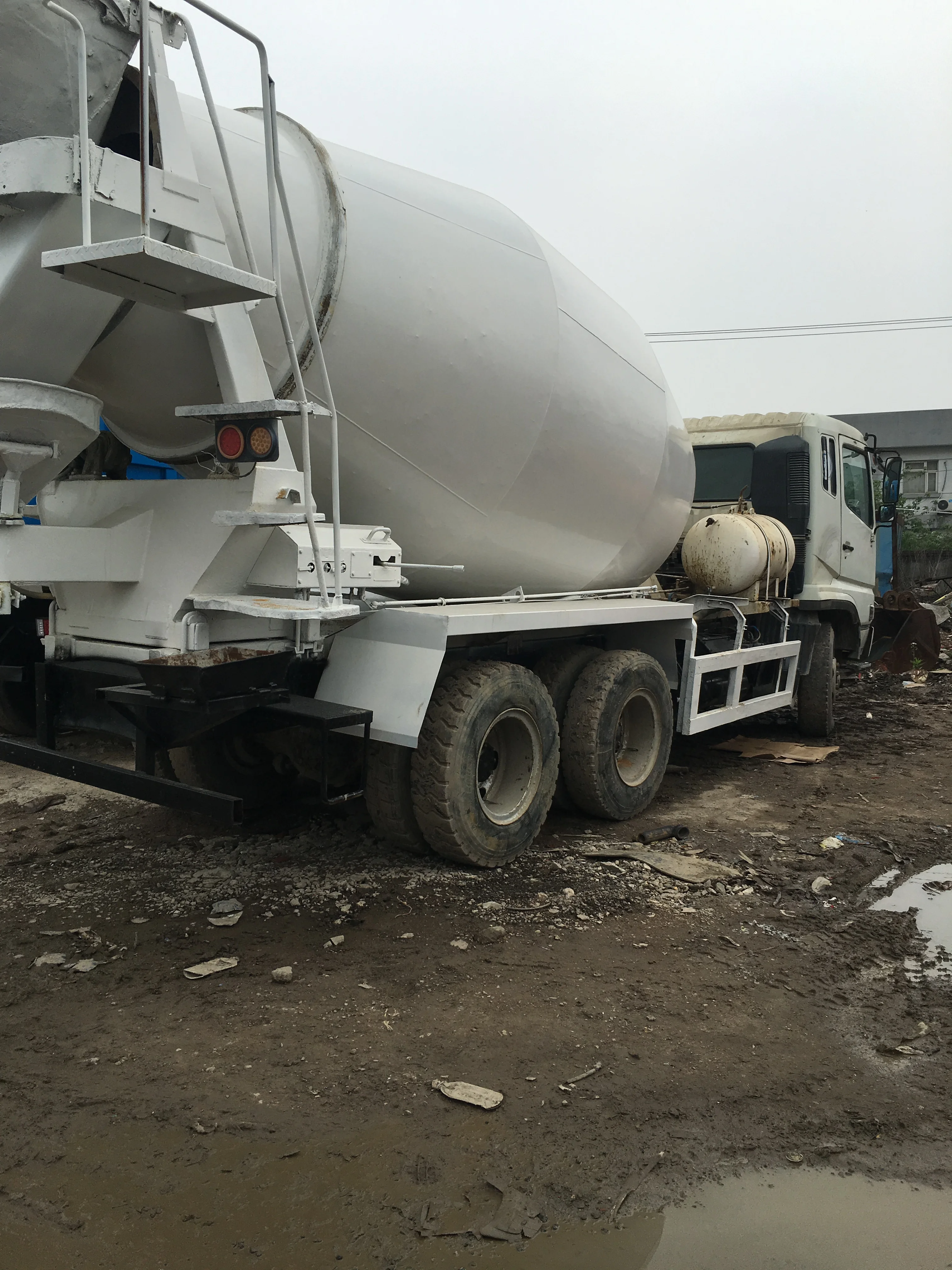 Б/у Бетономешалка isuzu 9 М3 в хорошем рабочем