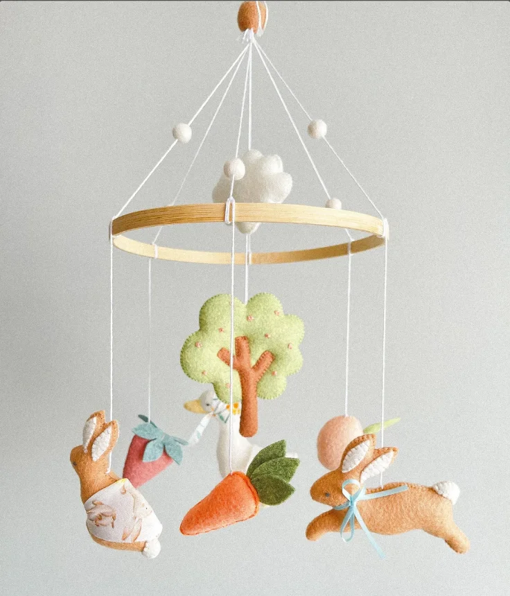 Кролик детский мобильный кролик фетр тема Питер