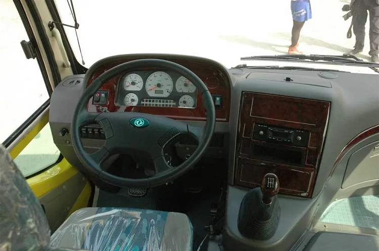 Dongfeng factory firect 6 meter 3300mm wheelbase luggage rack 19 seater front engine diesel Euro 4 mini bus with A/C