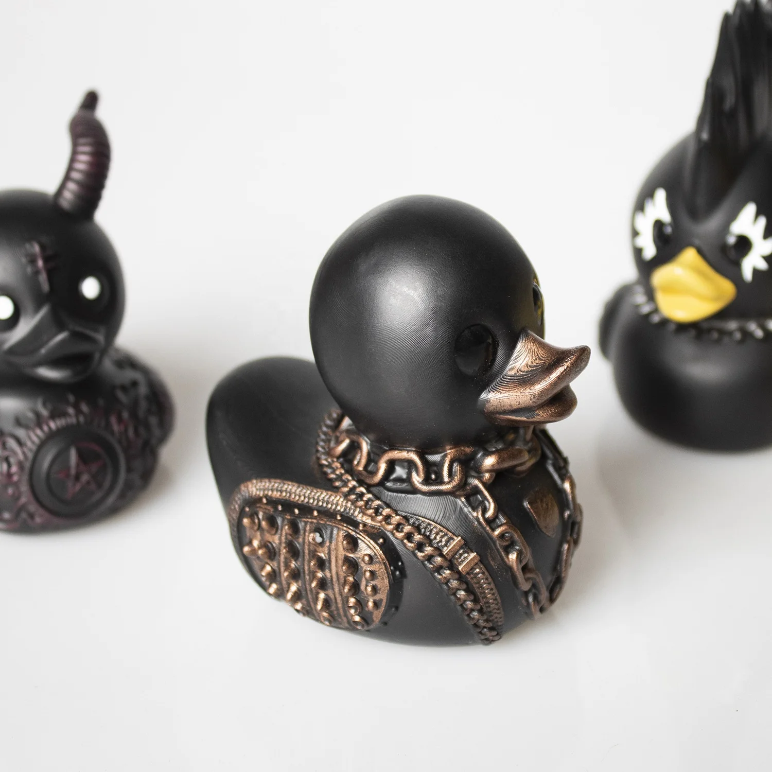 New Product Ideas 2025 Resin Duckieville Duck Figura De Pato Interior Caprichosa