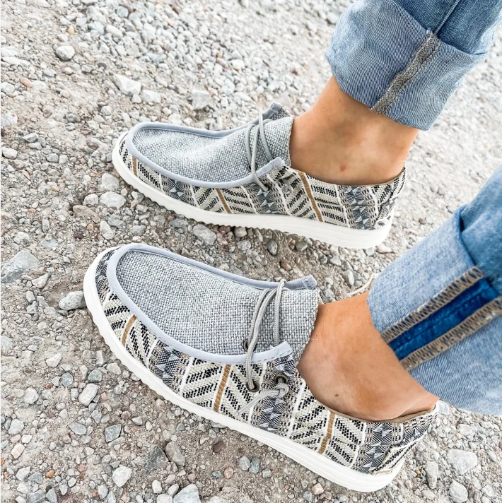 Hot Selling Women Light Weight Lace-up Casual Shoes Slip-on Round Toe Flats