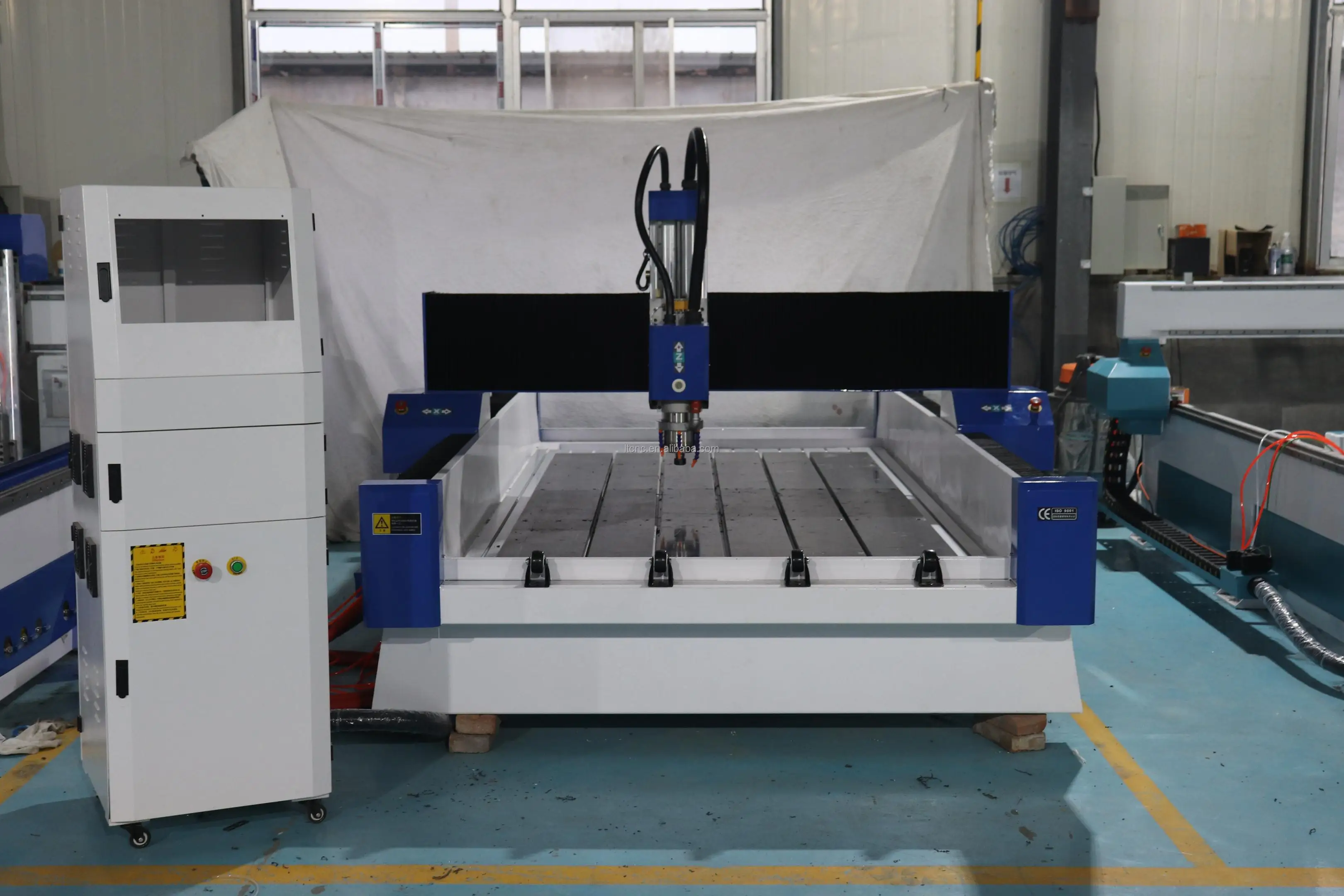 Heavy duty 1325 cnc router cutting machine 1300x2500mm stone/marble/granite carving engraving machine with water tank cooled