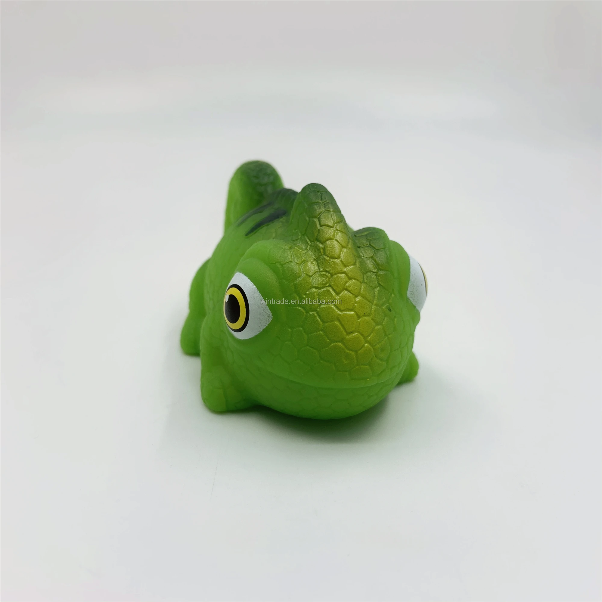  Floating cartoon water sensing toy light up bath lizard for