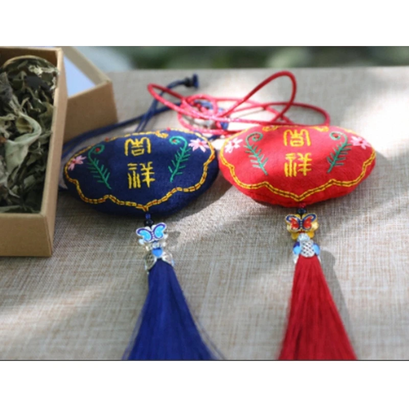 Chinese traditional sachet gifts handcrafted embroidered sachet pendants creative and auspicious embroidered sachets