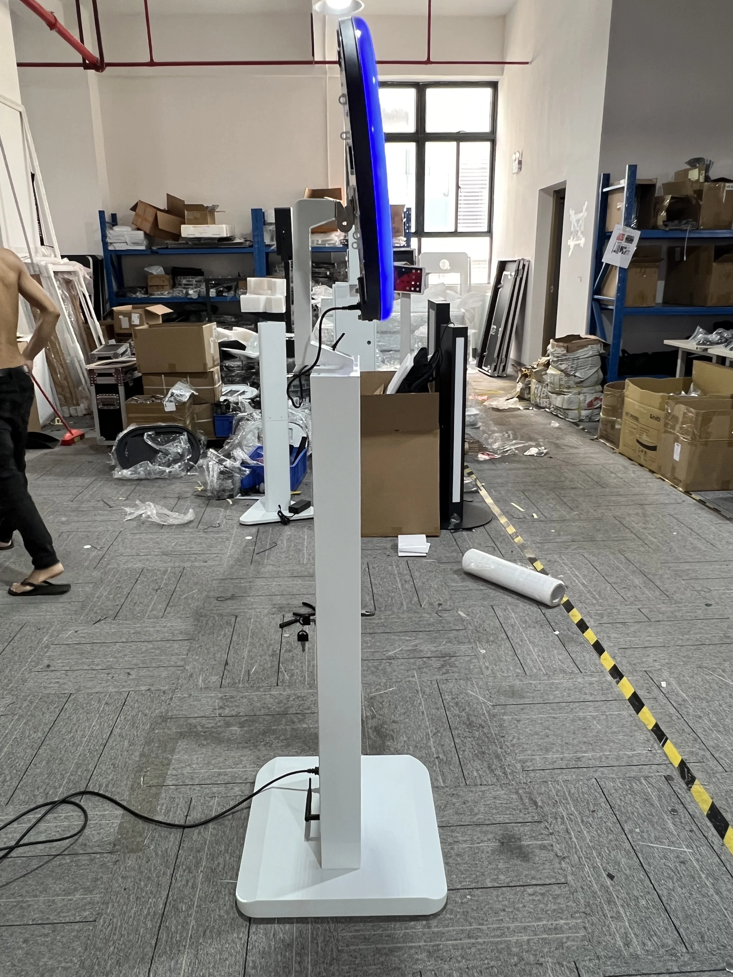 Portable Selfie Photo Booth 29 Inch Stretched Bar Screen LCD Ipad Photo Booth with Wheels