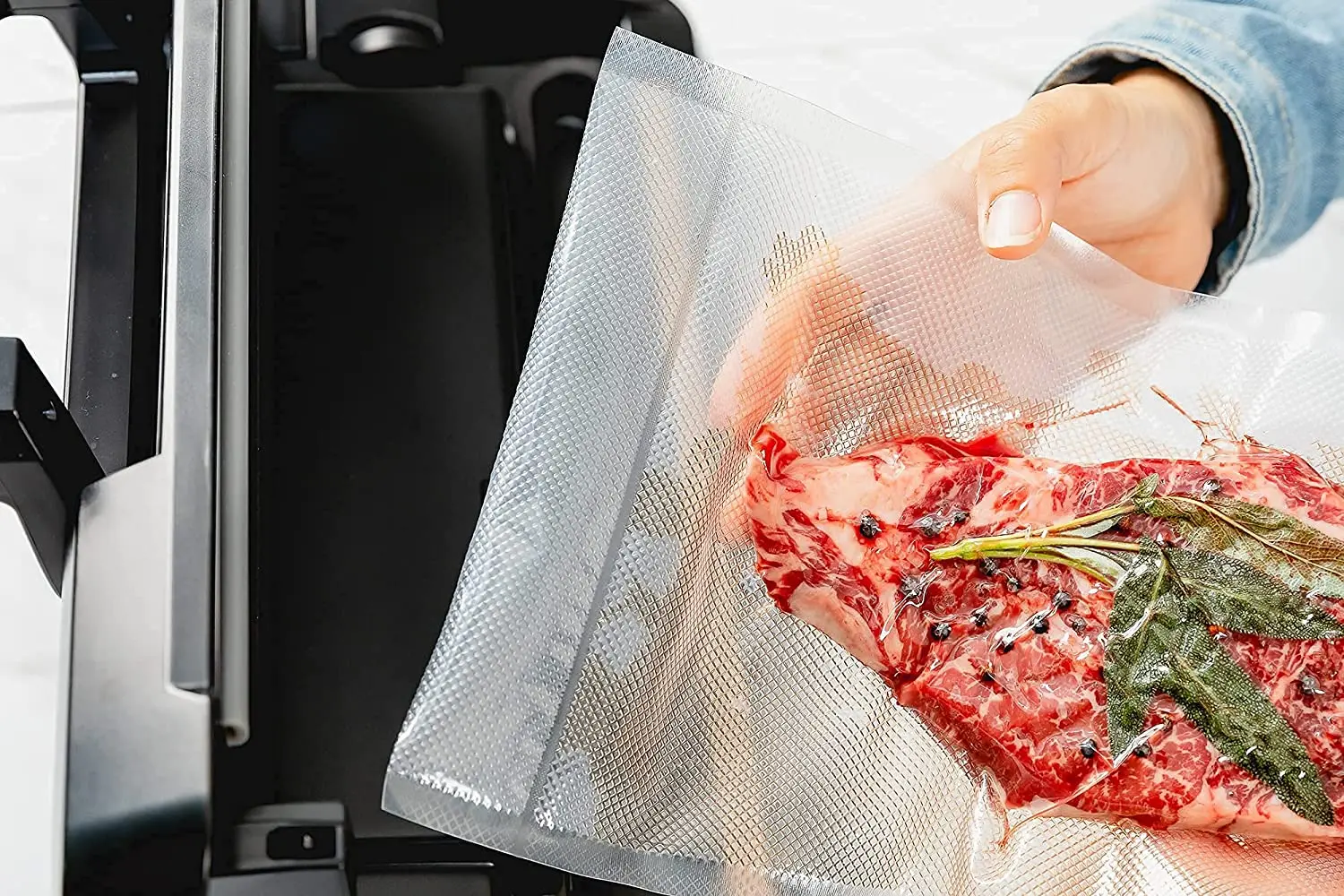 Custom food vacuum bag used for embossed and sealed plastic packaging bags of meat and nut food grade Strong sealing effect