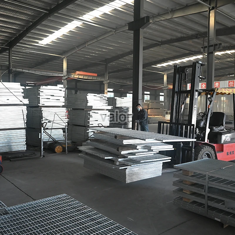 Customize steel driveway grating platform walkway deck driveway hot dip galvanized stainless steel grating