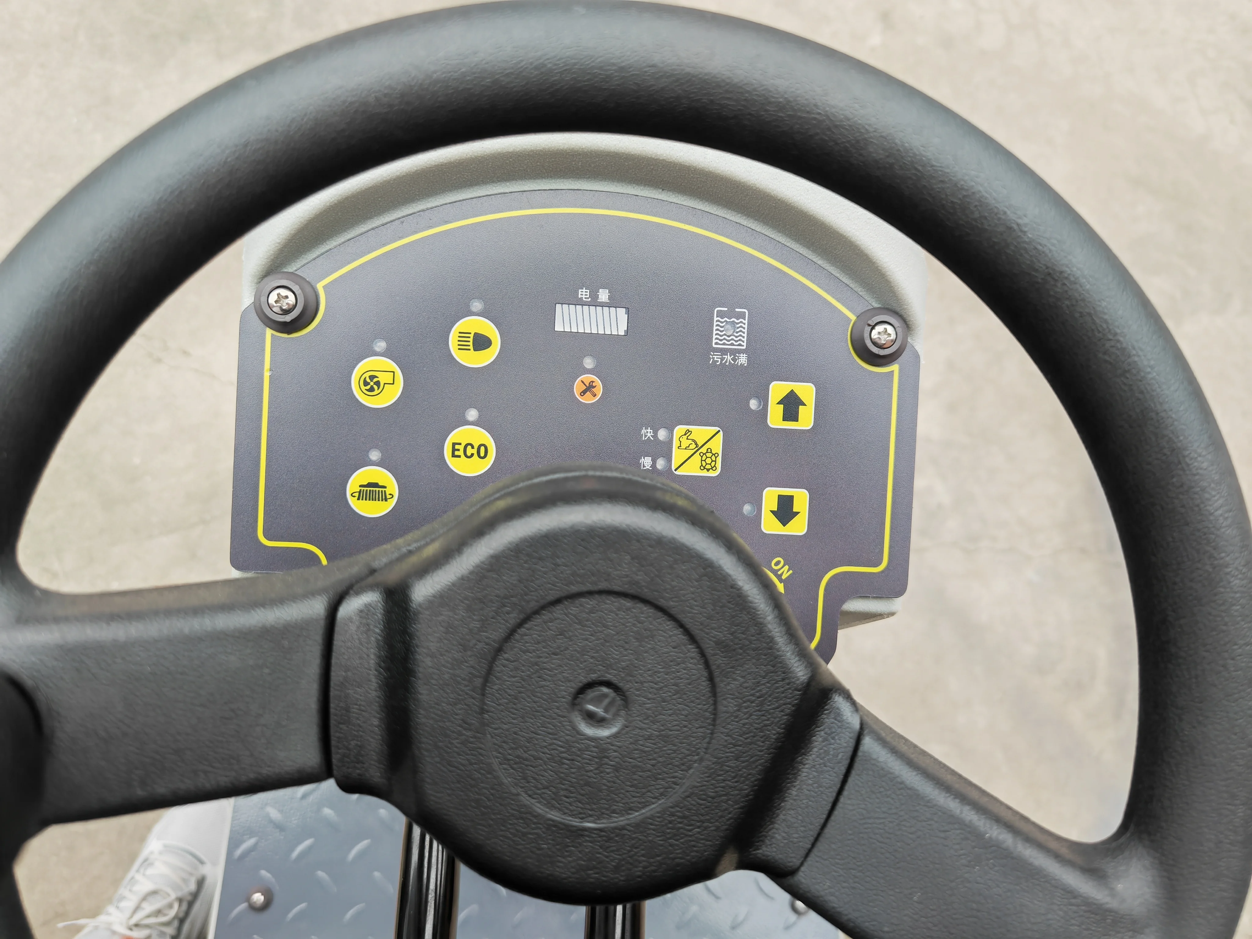 2022 Popular Floor Scrubber Ride on Type with Two Brushes, Battery Auto Tile Floor Cleaner Machine