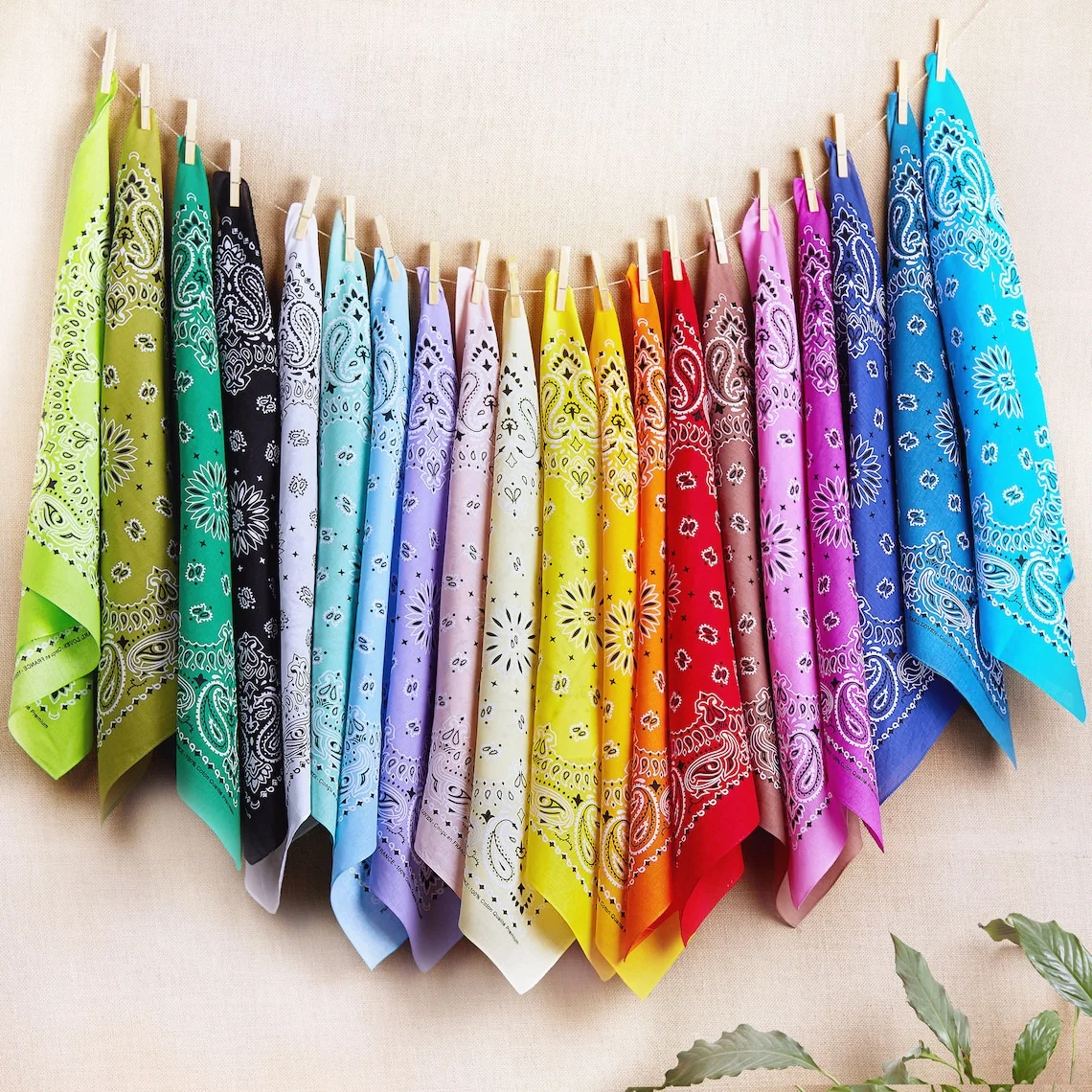 Hengli Factory Head wear Hair Bands Scarf Neck Wrist Wrap Band Head Tie Sale Stylish Face Cover Outdoor Square Paisley Bandana