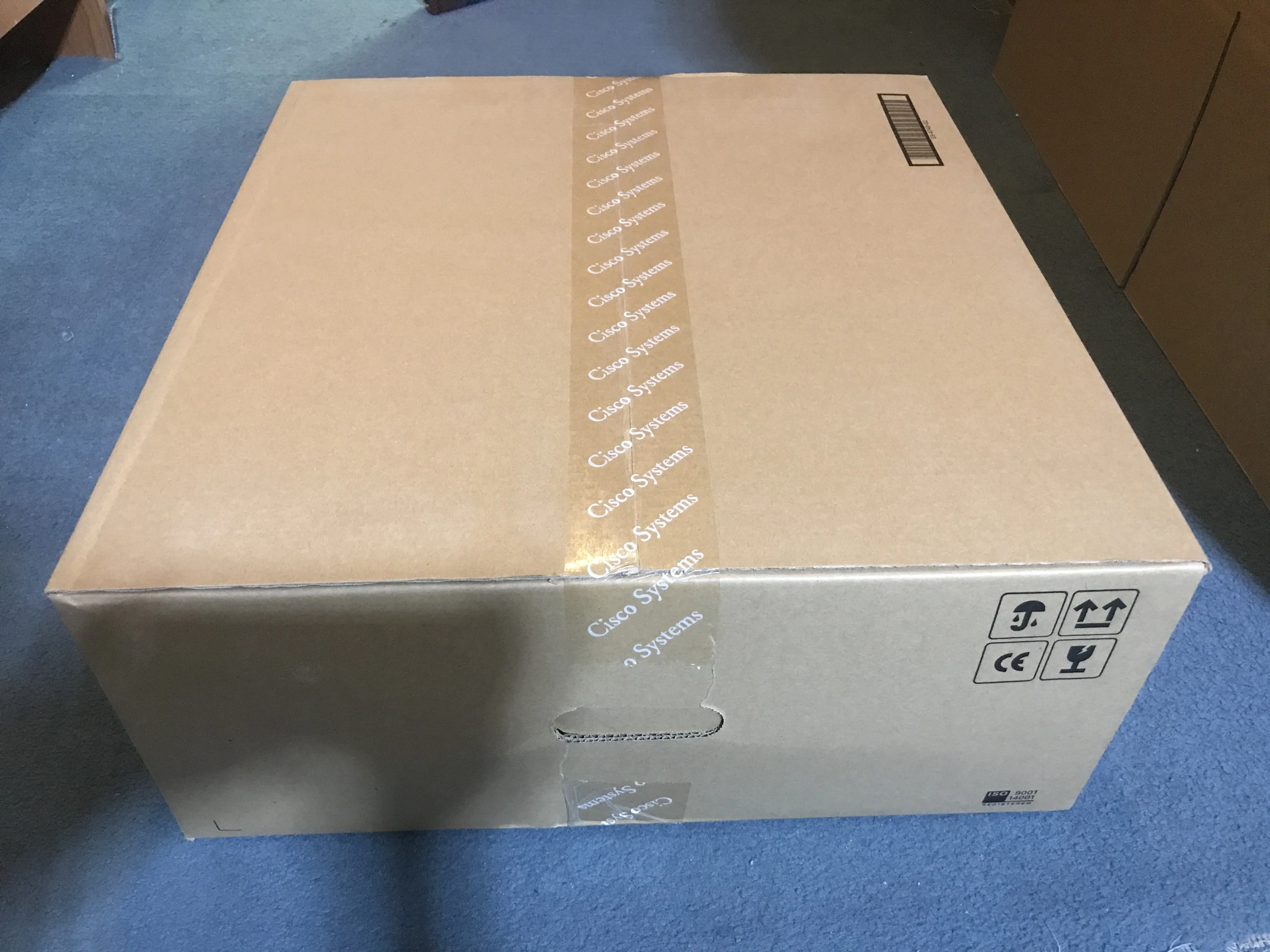 New Stock C9200L-24P-4G-E 9200L 24-port PoE+ 4 x 1G Network Switch 2u rack with best price