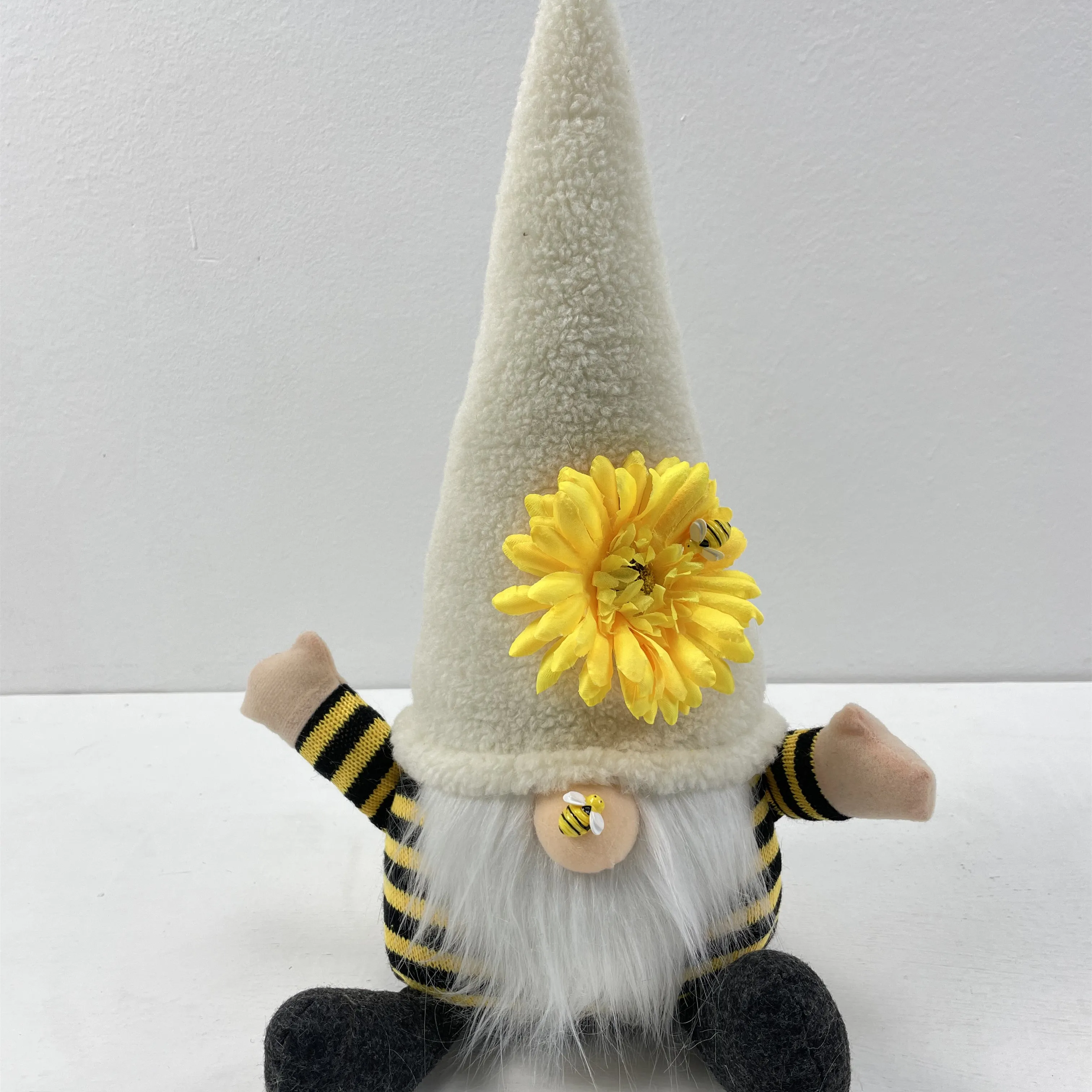 New Design and Hot Sale Bumble Bee Gnomes Plush in Welcome Pose Gnome Ornaments