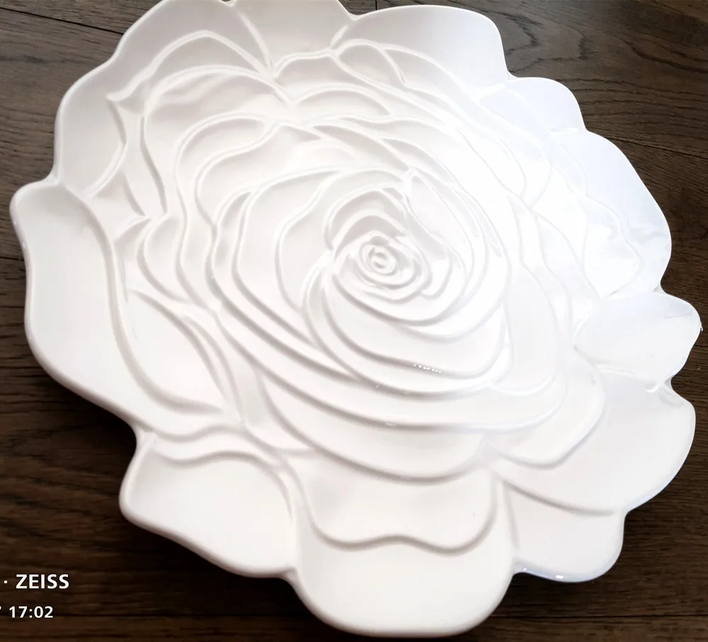 Wholesale New design white rose flower shape ceramic wedding charger plate
