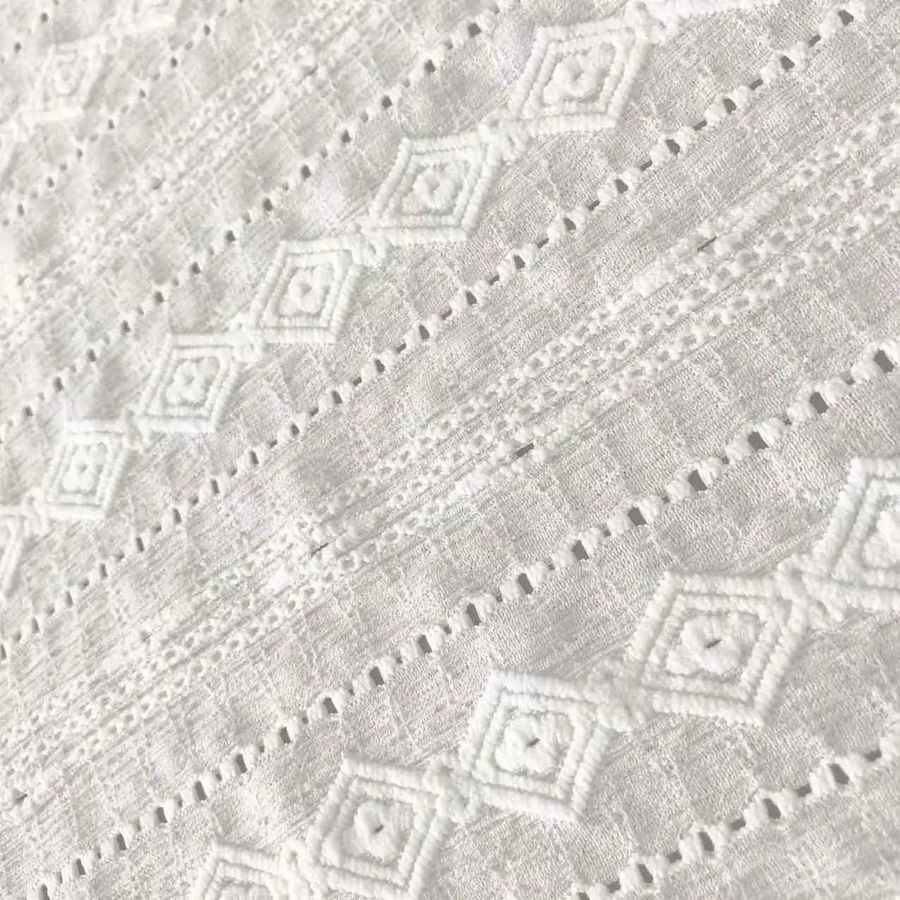 Fashion Style White Recycled 95% Poly 5% Spandex Jacquard Elastic Warp Knit Mesh Lace Fabric For Dress