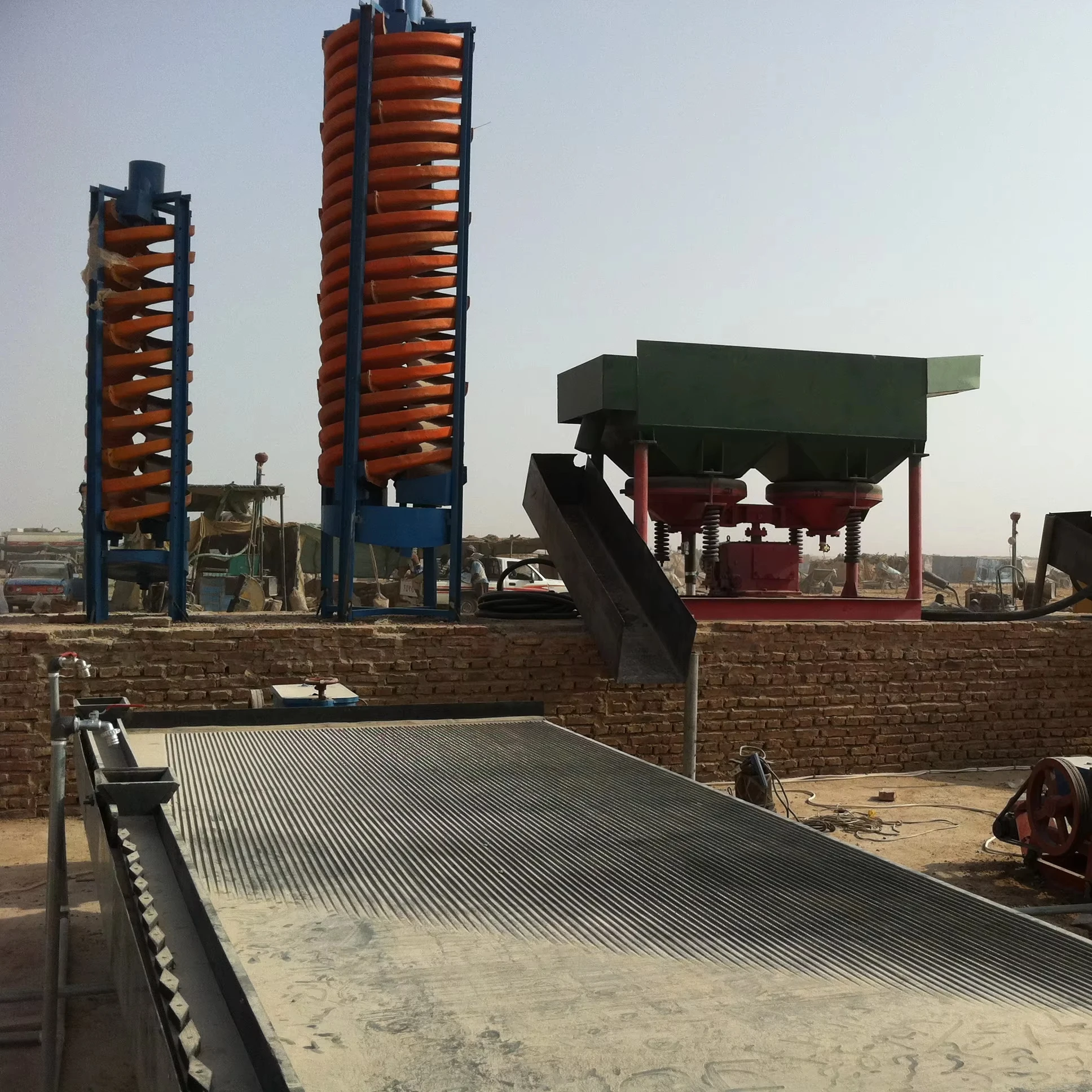 Congo Good Price Sulfuric Iron Ore Separator, Chrome Ore, Silver Ore Gravity Equipment Spiral Chute