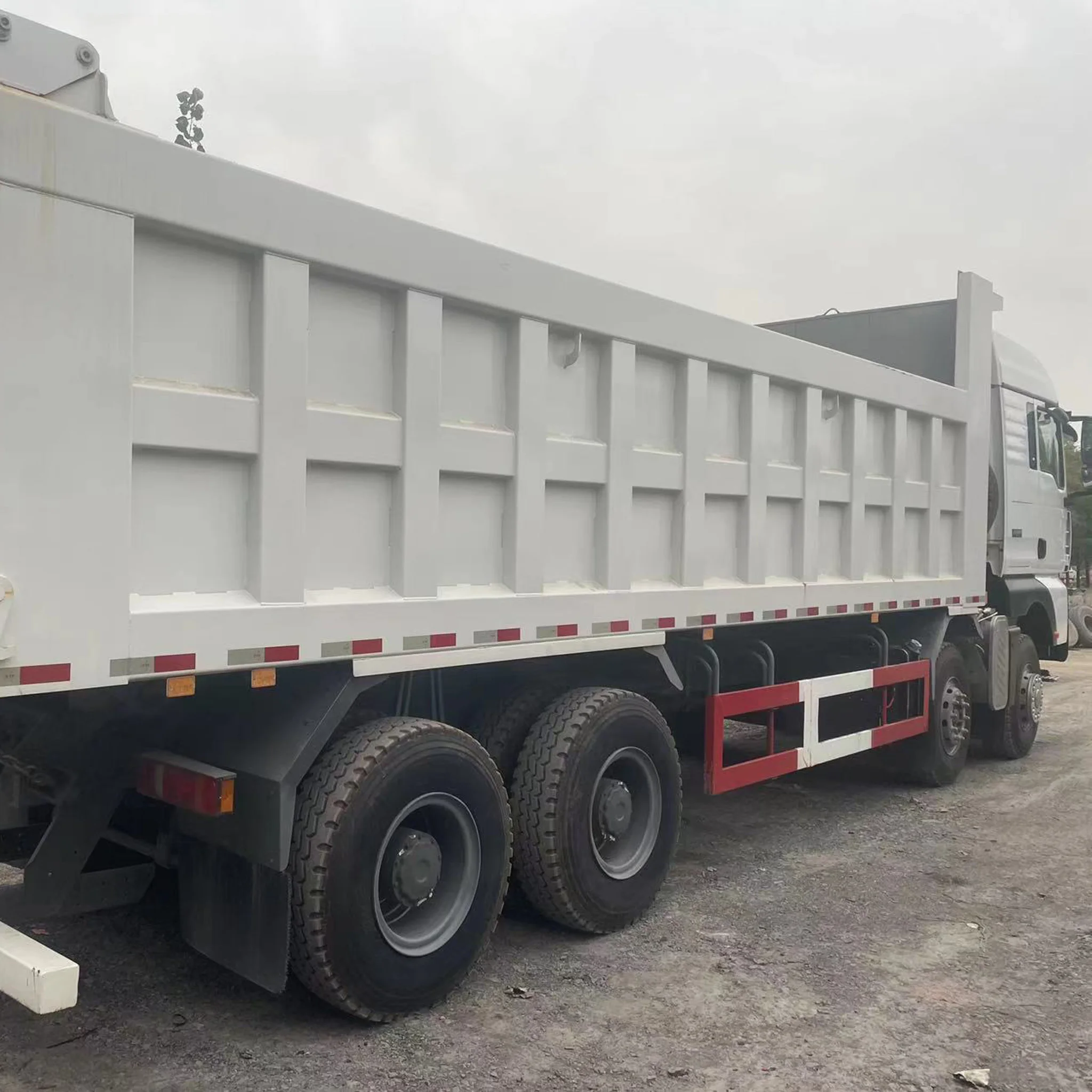 Factory Price China Famous Sitrak G7 540HP 8X4 Euro 6 Double Drive Sinotruk Howo Tractor Trucks For Sale