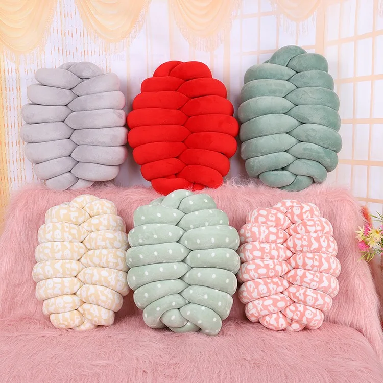
2019 High quality velvet Round Designed Knitted Chunky Knot Ball Throw Pillow For Decoration 