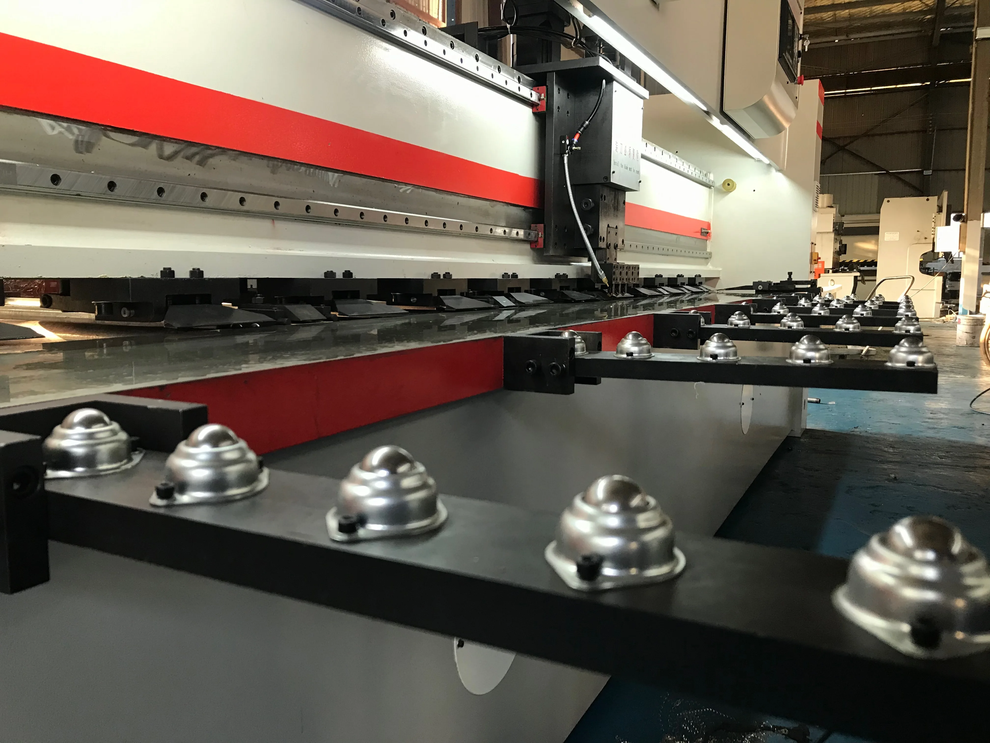 New Design Sheet Metal Cnc V Grooving Machine Double head back and forth vertical high-speed stainless steel CNC slotting machin