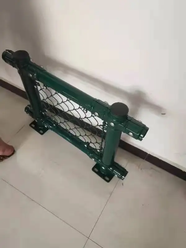 The factory sells fence manufacturing machine chain rod braiding machine galvanized iron chain link temporary fence board