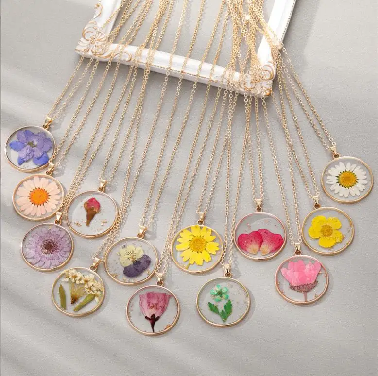 Resin dried flower pendant necklace Titanium steel gold round pendant necklace for women
