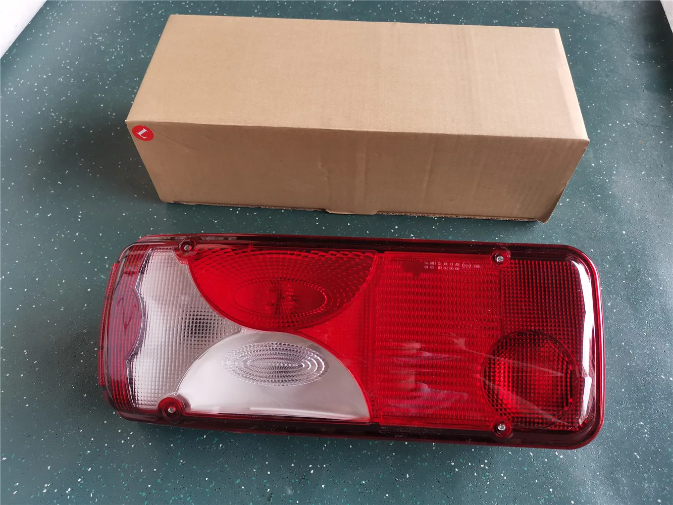 truck accessories 1756751LH-F truck parts tail light for Scania