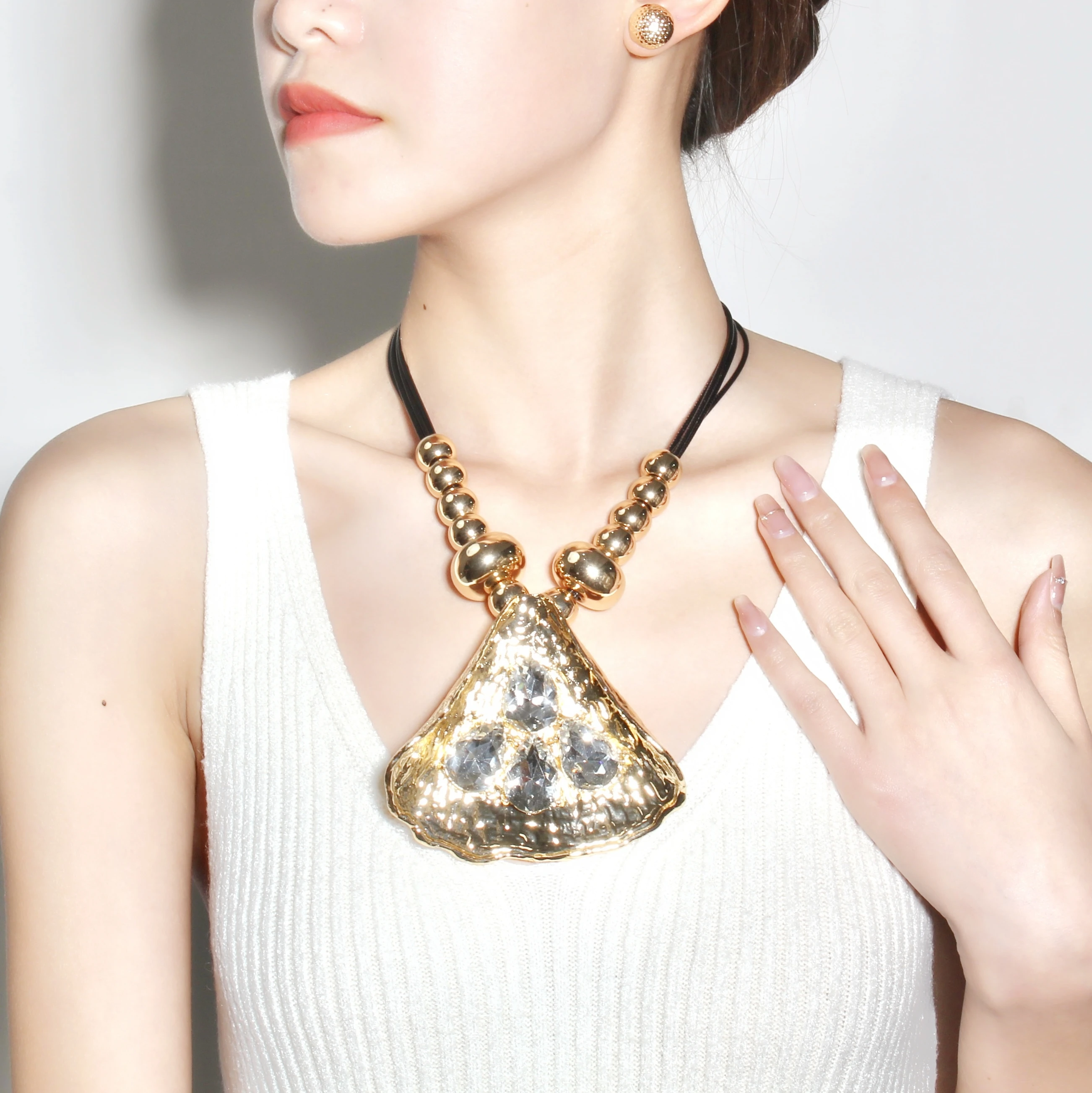 High Quality Fan Shaped Pendant Necklace Earring Set Fashion India Jewelry Set In Bulk Wholesale