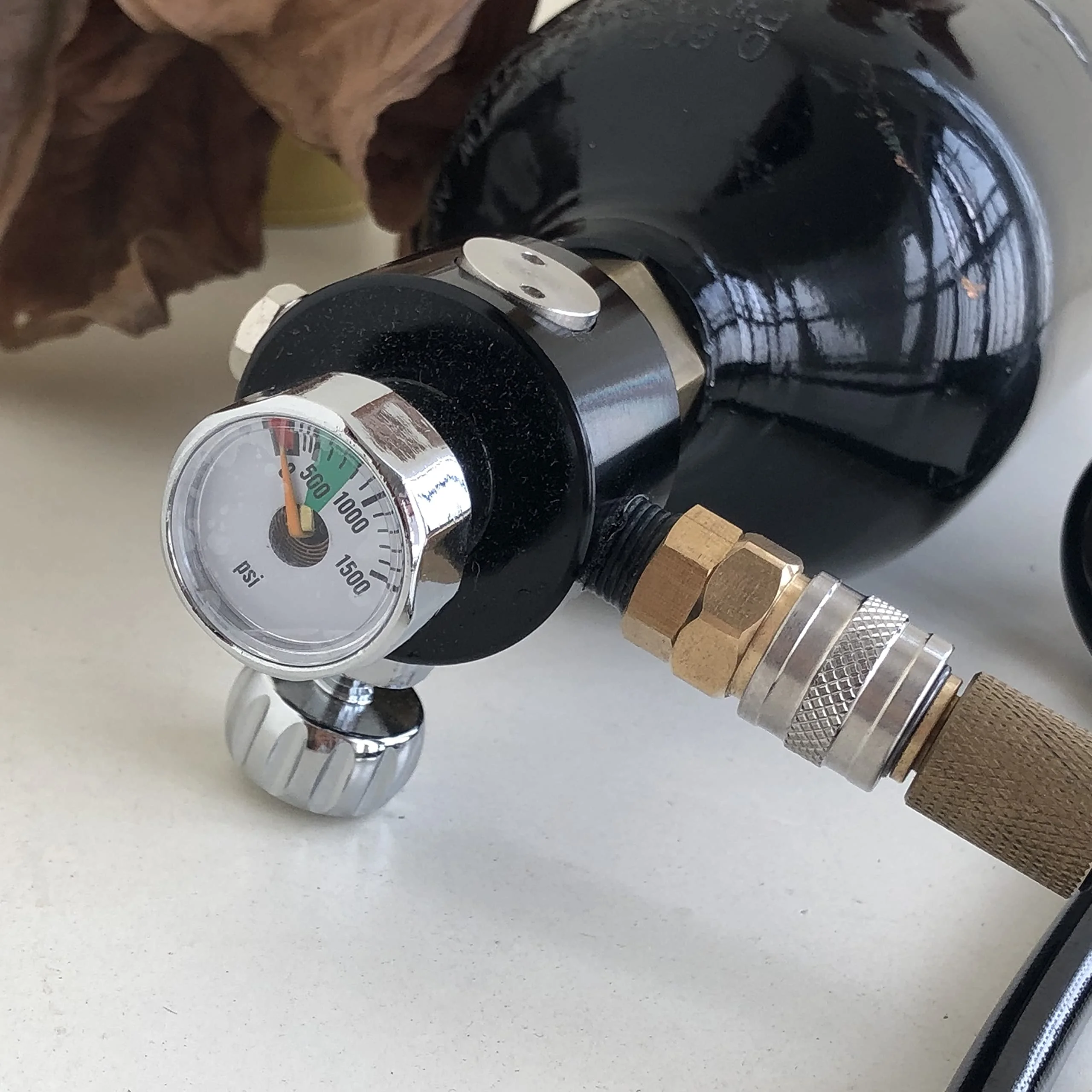 ULTRAFORCE 0-800PSI Regulator with 8mm Quick Disconnect Input Refill co2 /HPA Gas for Air soft