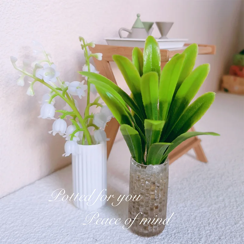 Xiaomiwu Doll House Accessories 1:12 Model Miniature Small Plant Car Mini Lily of the Bell Pot Decoration K154