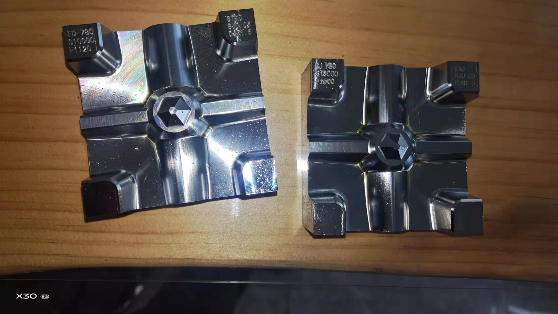 Ry-v850-atc high precision metal steel copper aluminum mold precision CNC machining center metal engraving machine