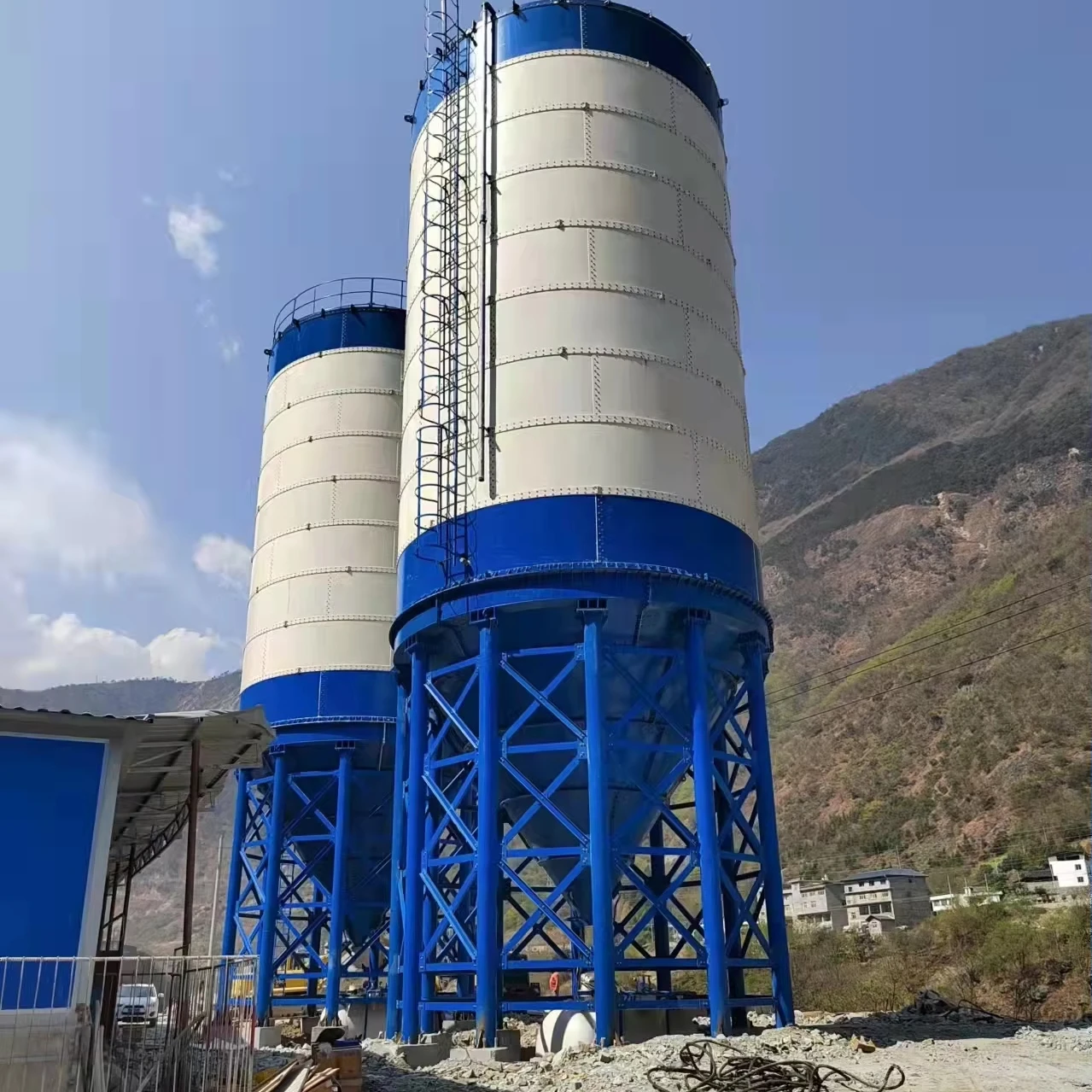 Bolted Steel animal feed material grain storage silos for sale cement silo