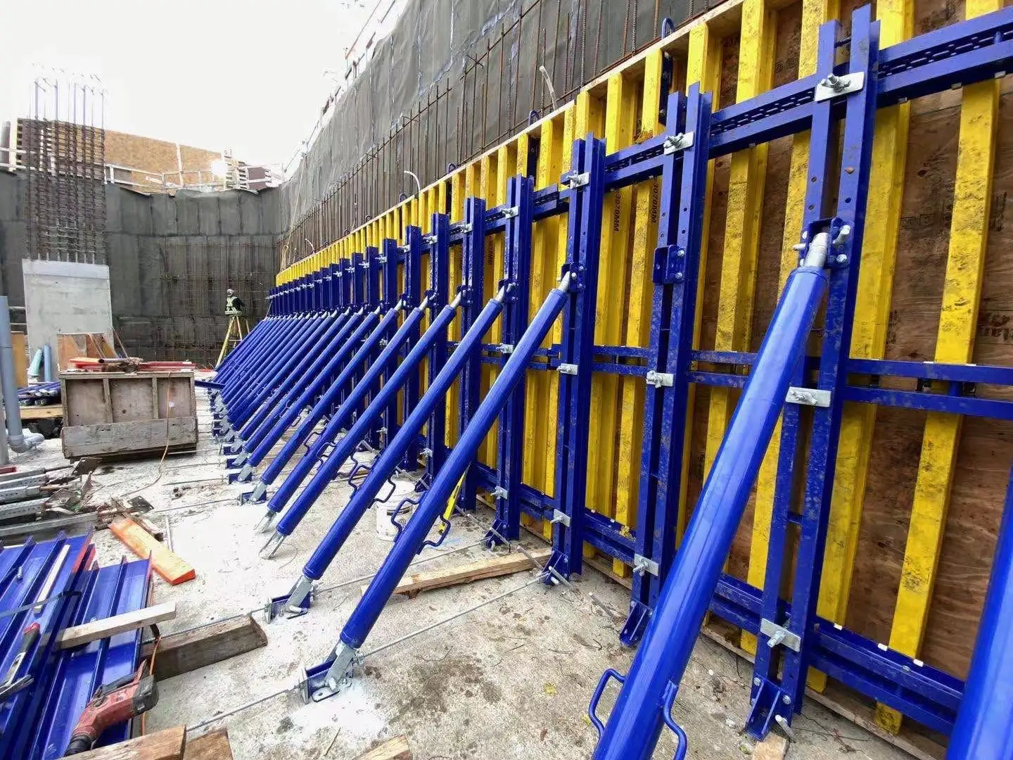 Flexible and  Stable Single-side bracket for Concrete Pouring of Single-side Wall