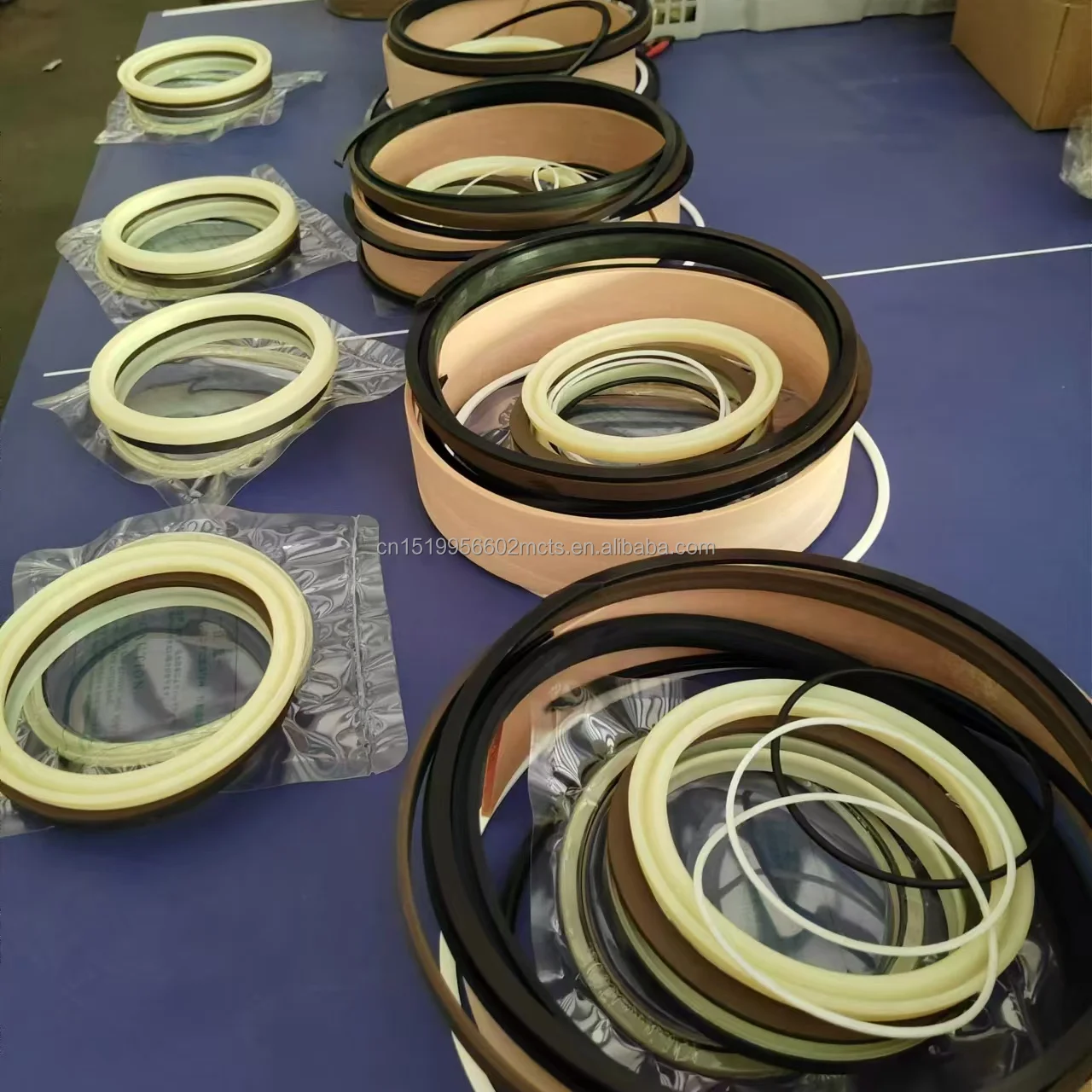 Komatsu D65EX-165 Bulldozer Service Kit For Blade Lift Cylinder 707-99-27330 Komatsu Bulldozer Parts Komatsu Parts