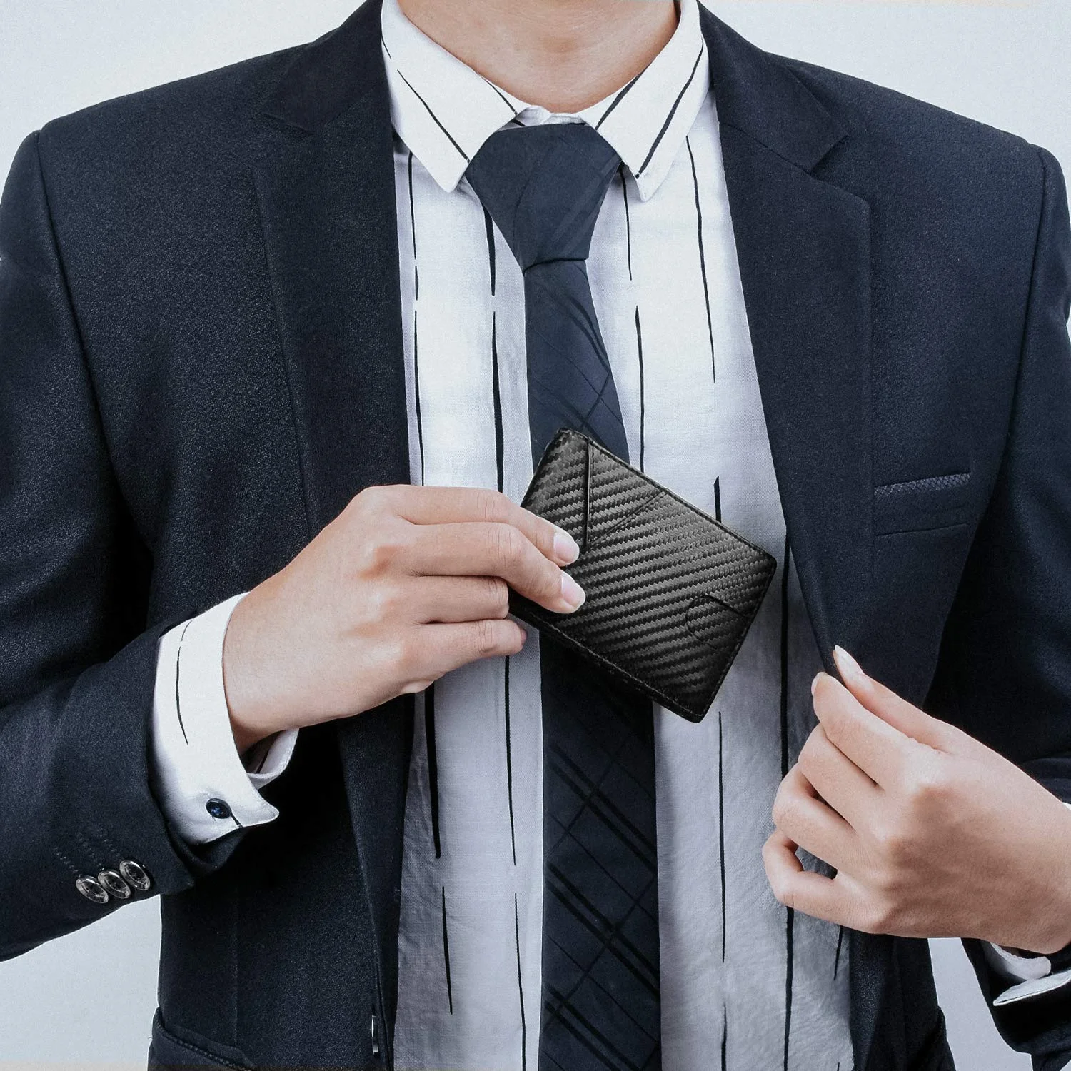 
Amazon hot sale multifunction slim genuine carbon fiber smooth leather rfid id credit card holder money clip wallet for men 