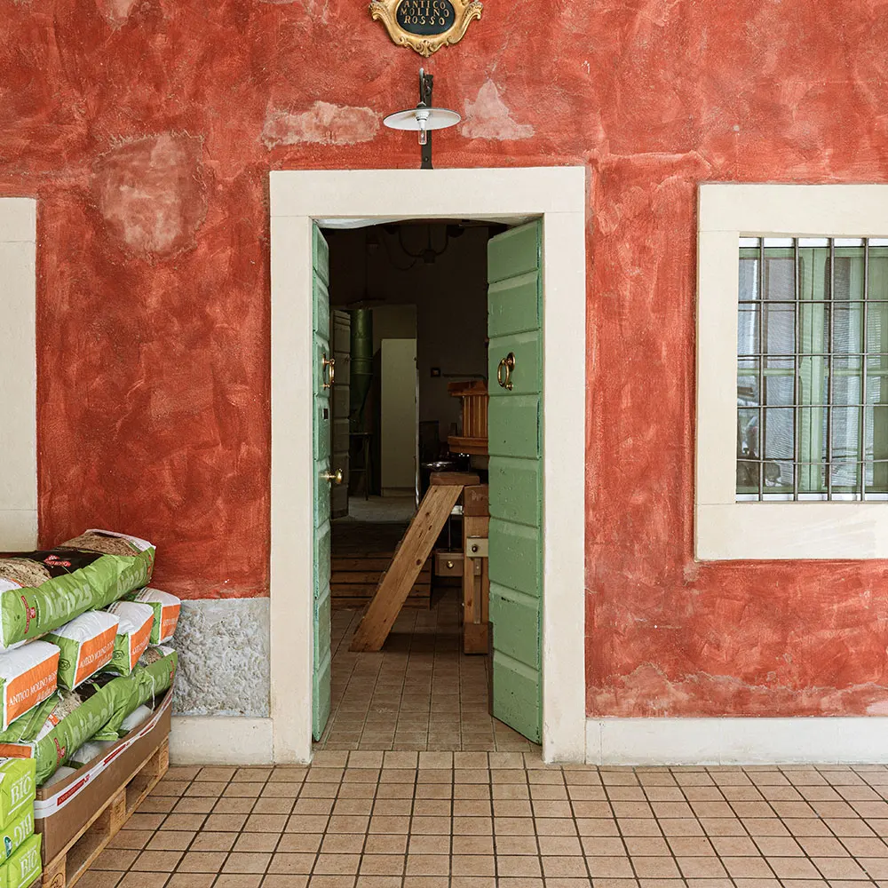 Antico Molino Rosso 100% Italian Organic Flour Stone Ground Semi Wholemeal Certified Wheat Based Bagged From Farming