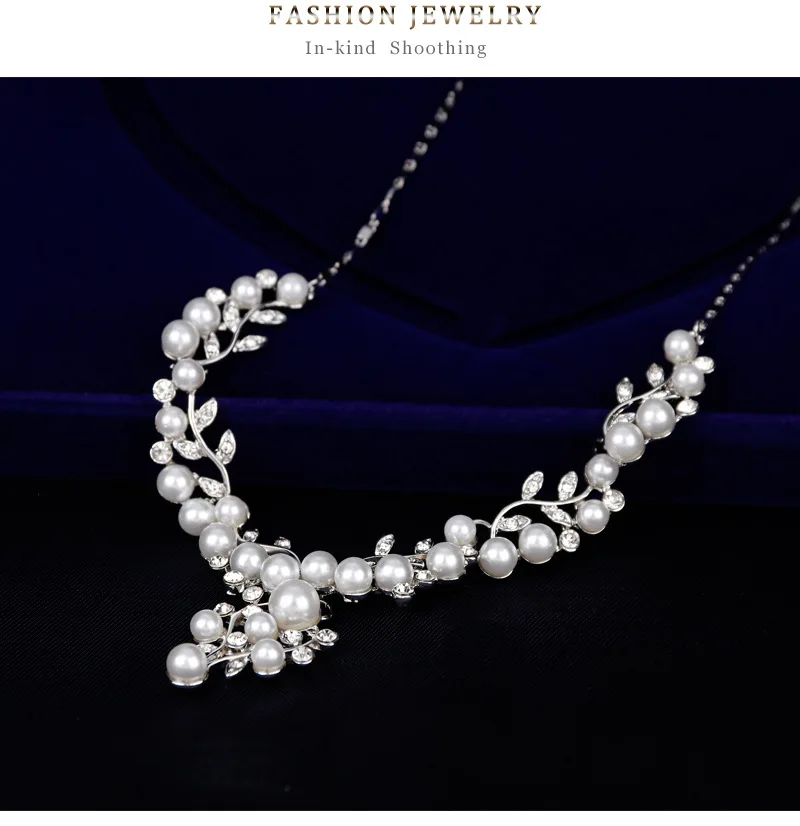  2 piece set European and American fashion atmospheric pearl rhinestone bridal necklace earrings Spanish