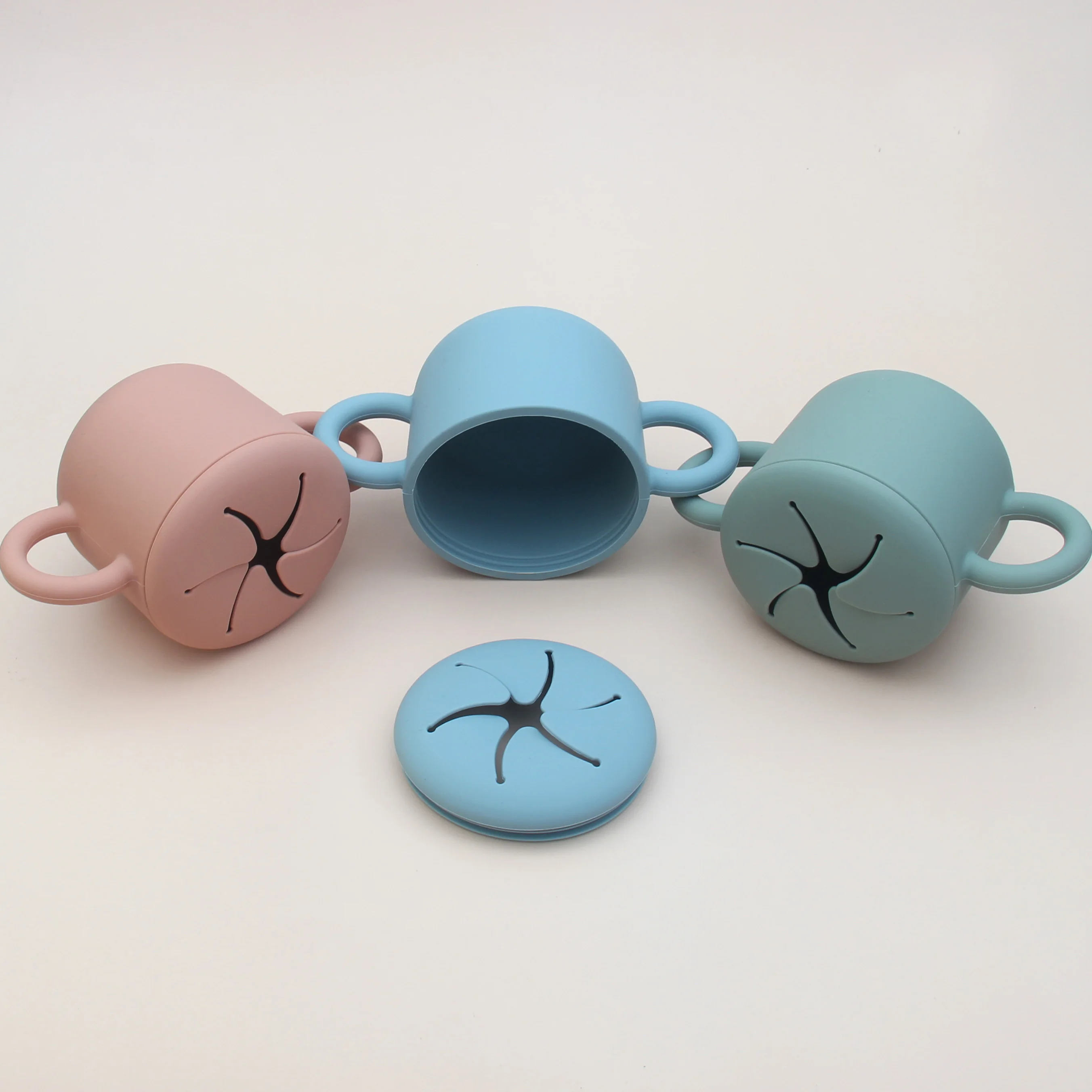 Low MOQ BPA Free Spill Proof Non-Toxic Snack Cup Silicone, Kids Snack Cup Baby, Toddler Silicone Snack Cup with Lid