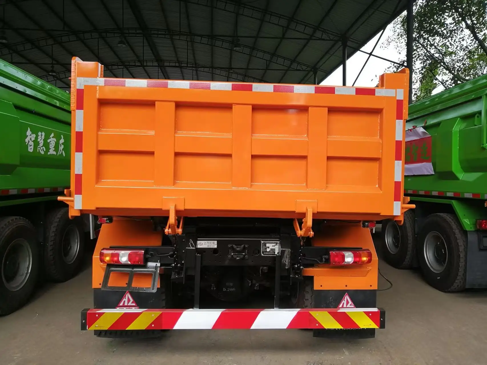 Steyr Red Rock 350 8x4 12-Wheel Heavy Truck 31 Ton Manual Cubic Tipper 400hp 20 Used for Construction Left-Hand Steering