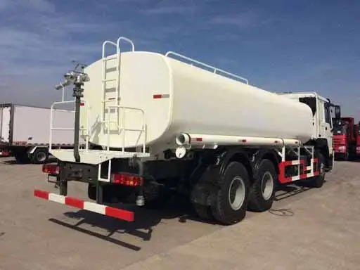 Sinotruk HOWO 4x2/6x4/8x4 Автоцистерна для воды 20 куб. М распылитель водяных грузовиков