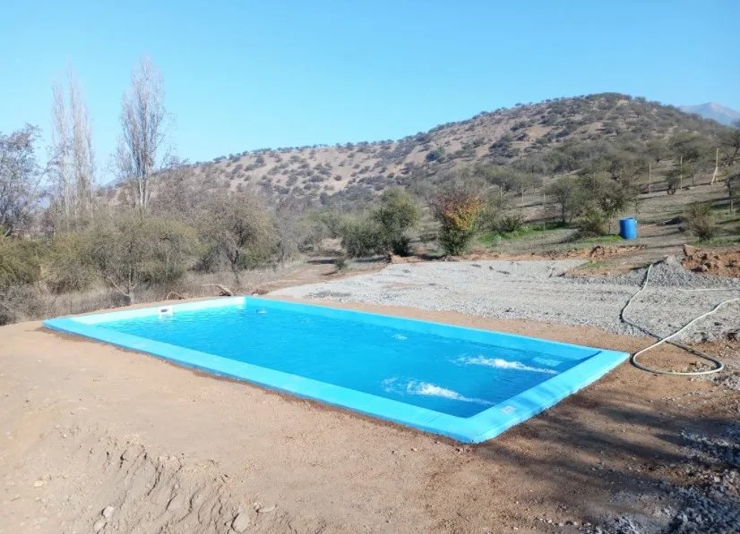 Заводская Высококачественная предварительно ускоряемая тиксотропная ненасыщенная полиэфирная смола для бассейнов, изготовление морских лодок