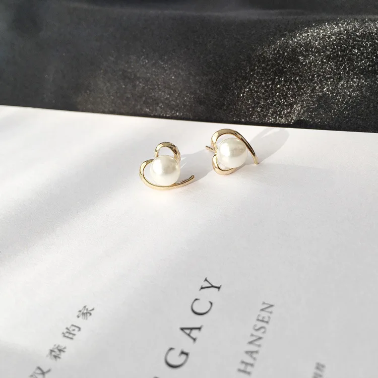2019Korean version peach loving pearl ear nail simple smooth earrings with all kinds of temperament Earrings FOR WOMEN