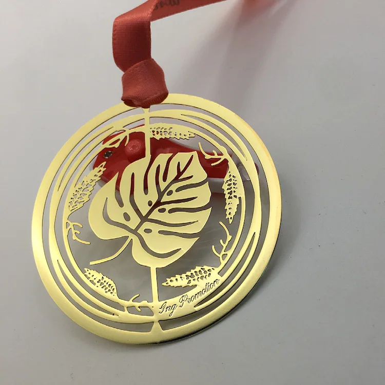 Custom Round Ornamental Stainless Steel Etched Home Christmas Decoration Gold Hollowed Hanging Decorative Metal Ornament