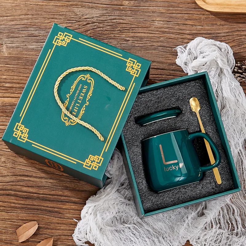 Exquisite creative promotion ceramic mug with spoon festive gift/All kinds of holiday gifts